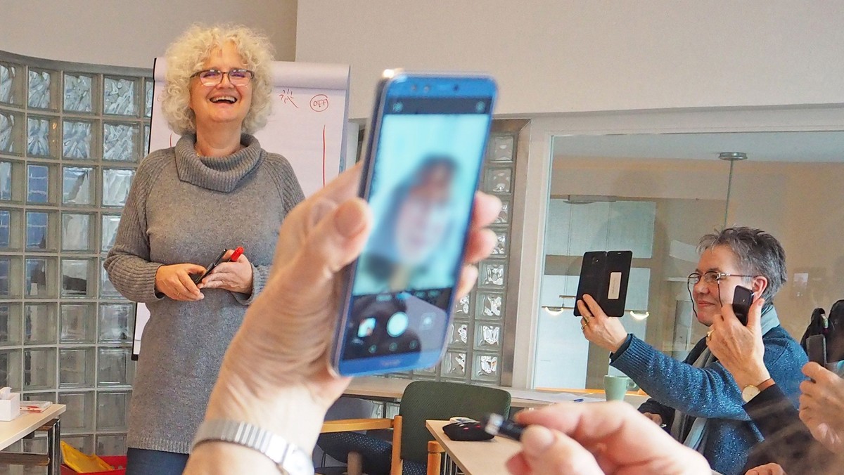 Ab Juni: Freie Plätze in Smartphonekursen für Senioren
