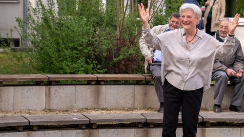 Fröhlich in den Ruhestand: Verabschiedung von Beate Hornschuh-Böhm am 1.5.2022