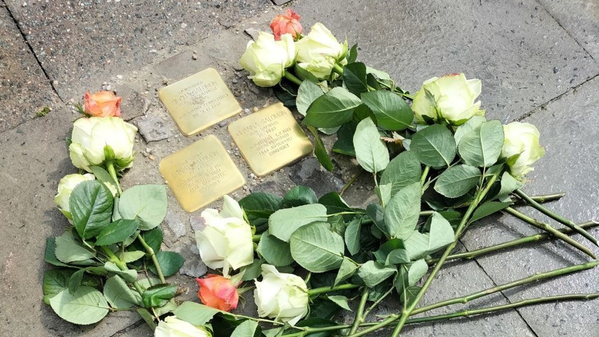Erste Stolpersteinverlegung nach der Corona-Pandemie für die Familie Salomon