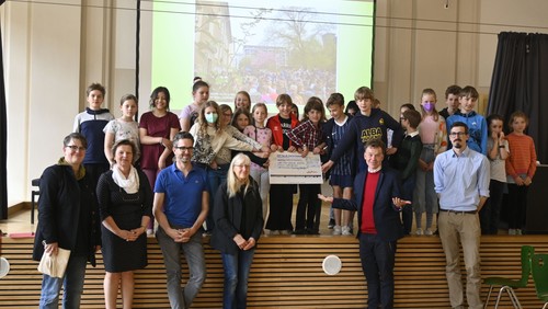 Berliner Grundschulkinder sammeln bei Spendenlauf 30.000 Euro für Aktion „Laib und Seele“