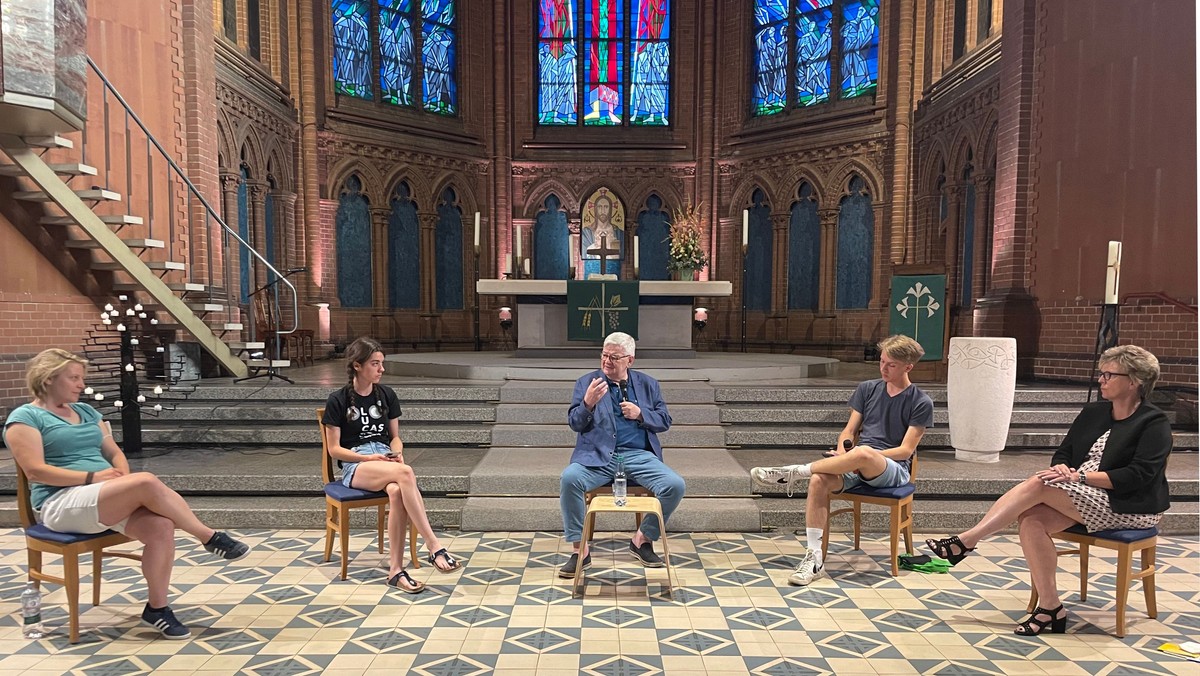 Gespräch mit Außenminister a. D. Joschka Fischer in der Apostel-Paulus-Kirche
