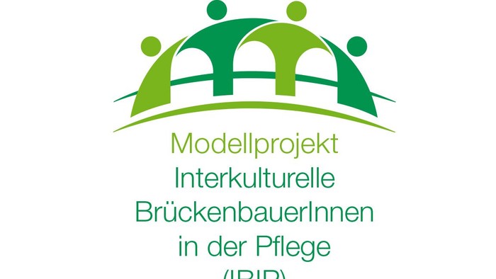 Das Logo des Modellprojekts Interkulturelle BrückenbauerInnen in der Pflege (IBIP)