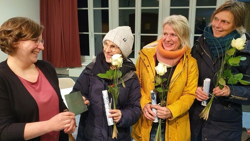 Gemeinsam statt einsam – Adventstürchen unterstützen den Mittagstisch