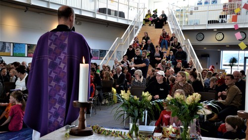 Fastelavnsgudstjeneste på Vildbjerg skole den 25. februar