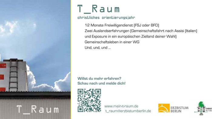 Das Bild zeigt eine Werbung von T_Raum mit einem Gebäude und einem QR-Code.