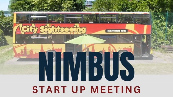 Flyer für ein Start-up Meeting der NimBus, mit Informationen zu Datum, Uhrzeit und Ort sowie einem Bild eines Doppeldeckers.