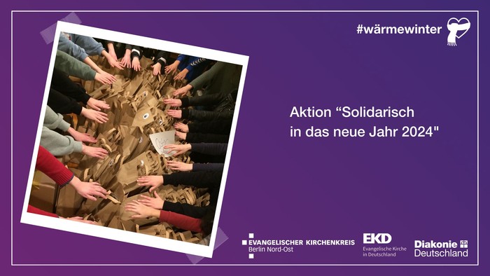 Aktion "Solidarisch in das neue Jahr 2024" mit vielen Händen und dem Hashtag #wärmewinter