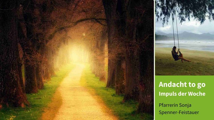 Ein Weg durch einen Wald mit einem Licht am Ende und eine Person auf einer Schaukel am Strand