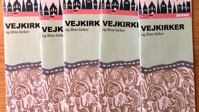 Fem identiske danske kirkekalendere for 2026 med titlen *
