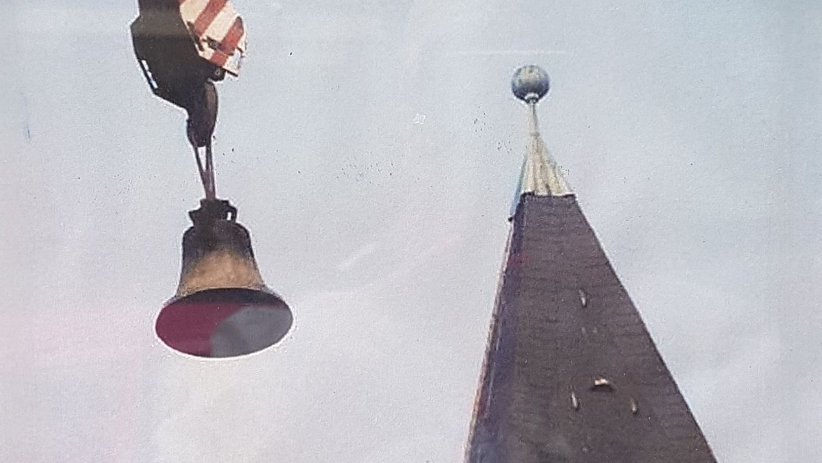 Johanneskirche Schlachtensee: 750 Jahre alte Vaterunser-Glocke kehrt in den Turm zurück.