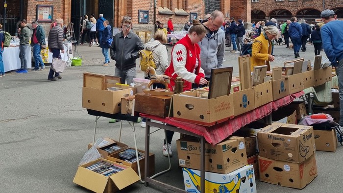 Flohmarkt vor St. Marien in Lübeck