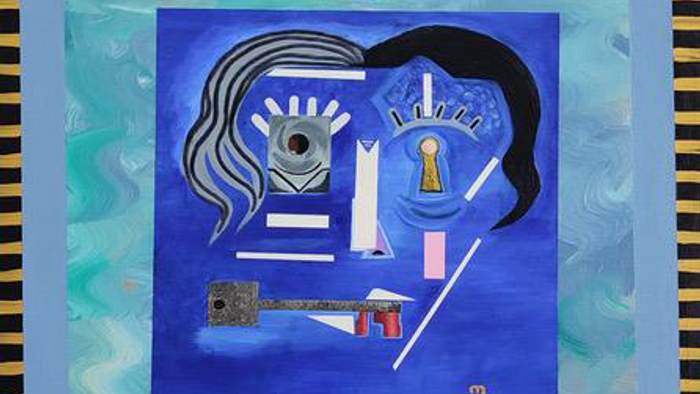 Abstrakte Kunst mit einem stilisierten Auge, symbolischen Schlüsseln, Schlössern und einer Krone auf blauem, strukturiertem Hintergrund.