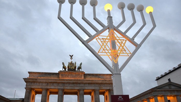 Großer Menorah vor dem Brandenburger Tor