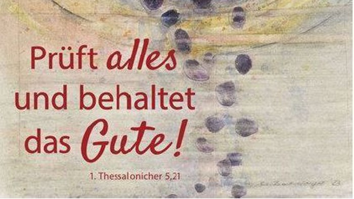 Bunte Kugeln auf einem Raster mit einem Text aus 1. Thessalonicher 5,21, der dazu ermutigt, alles zu prüfen und das Gute zu behalten.