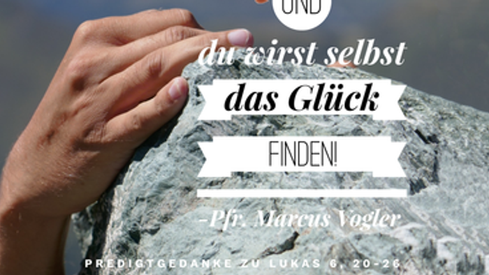 Hände, die sich auf einer felsigen Oberfläche entgegenstrecken, mit einem Zitat auf Deutsch.