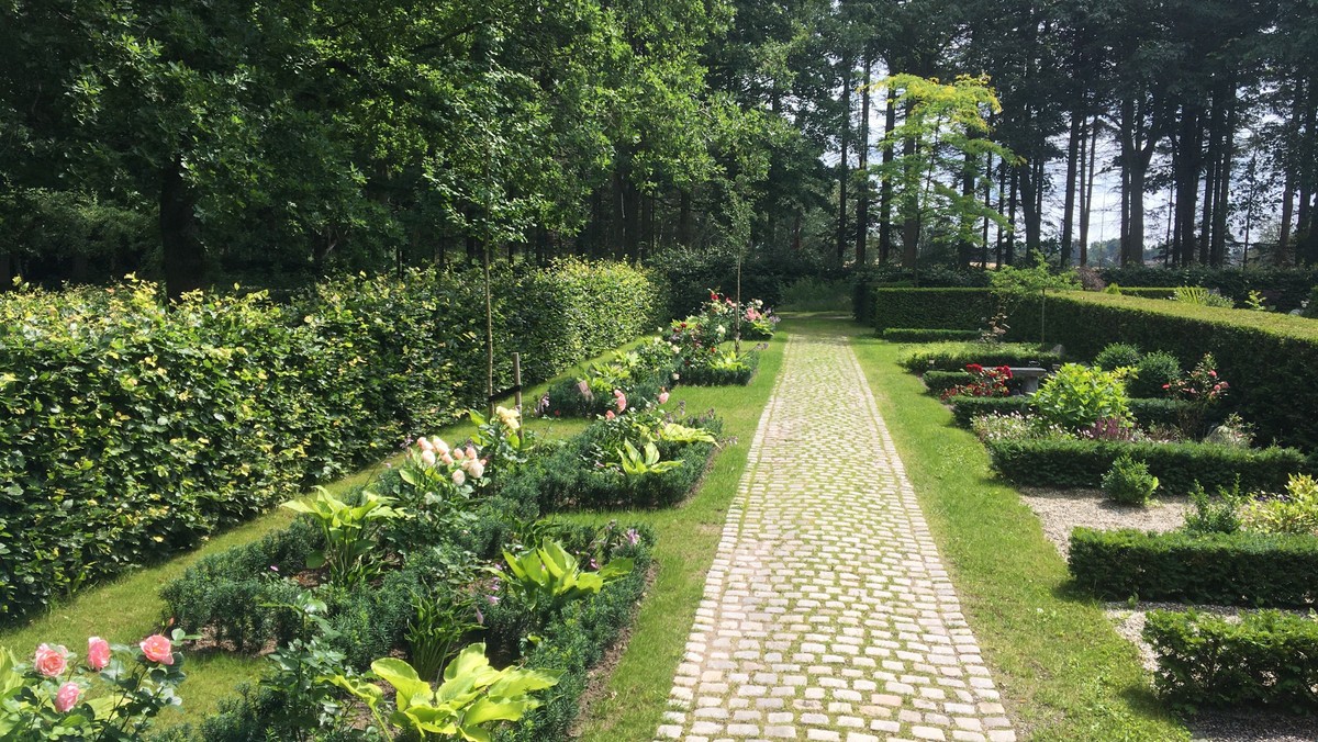 Urnegravsteder på Nivå kirkegård