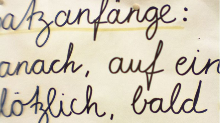 Notizbuch mit mathematischer Aufgabe und handgeschriebener Notiz