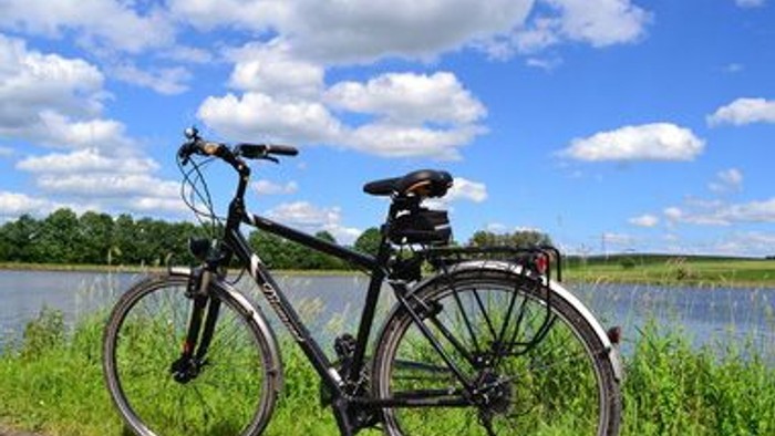 Fahrrad vor dem See
