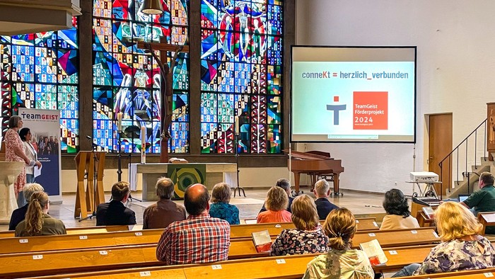 Leinwandpräsentation des Projekts