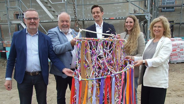 Richtkranz auf dem Kita-Neubau in Klosterbauerschaft