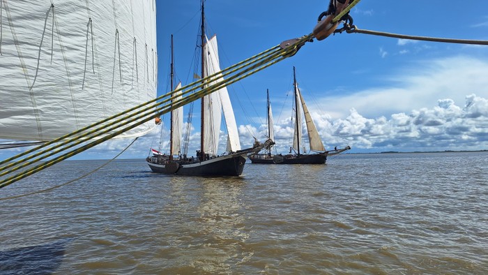Zwei Segelboote auf dem Meer