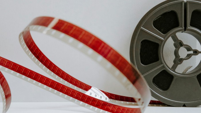 Foto von einer Filmrolle und Band (Symbolbild)