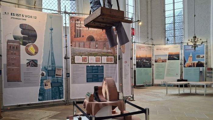 Ausstellung im Ostchor des Lübecker Doms über die Sanierung der Domtürme