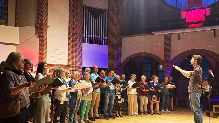 Chor mit Dirigent in Reformationskirche