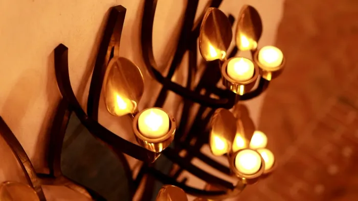 Livstræet med tændte lys