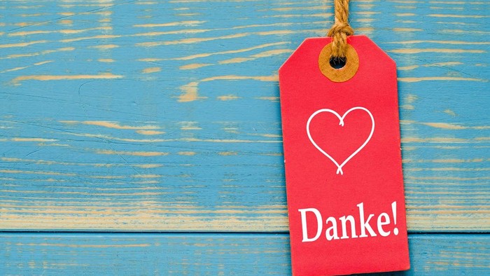 Rotes Etikett mit Herz und 