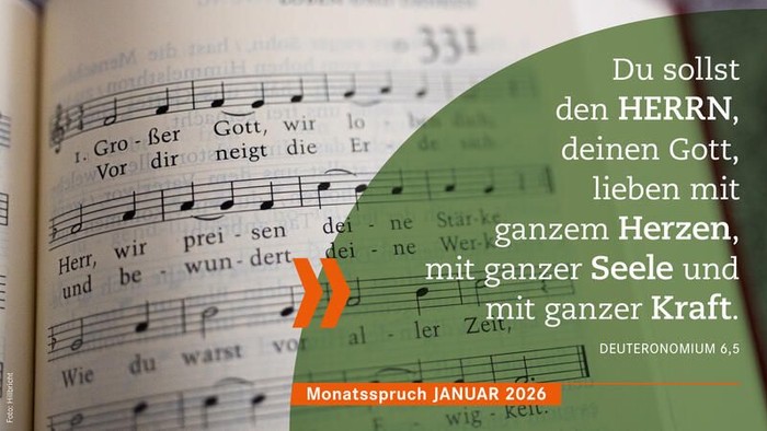 Öffne die Bibelseite mit Notenblatt und dem Monatszitat für Januar 2026 aus 5. Mose 6,5 auf Deutsch.
