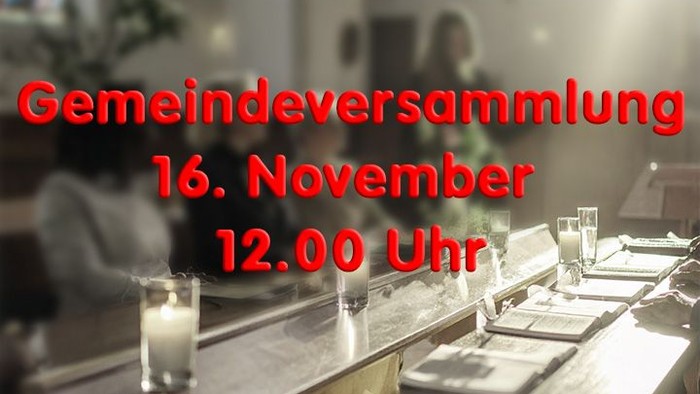 Das Bild zeigt ein unscharfes Foto mit einigen Menschen darauf. Dem Bild ist der Schriftzug: