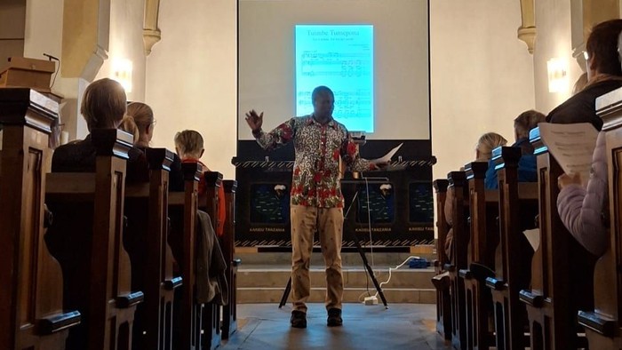 Frederick bei der Chorprobe