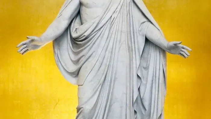 Statuen af Jesus med udstrakt arme.