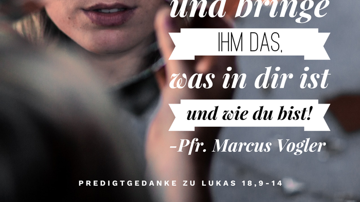 Das Bild zeigt eine Person mit einem Zitat auf Deutsch von Marcus Vogler, das einen religiösen Bezug auf Lukas 18,9–14 nimmt.