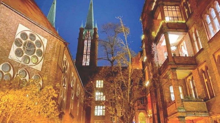 Plakat für eine Weihnachtsveranstaltung am **14. Dezember 2025** in der **St.-Bonifatius-Kirche** in **Berlin-Kreuzberg**