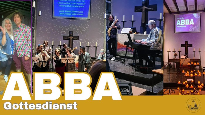 Fotocollage mit vier Fotos des ABBA Gottesdienstes in der Weihnachtskirche. 1. Bild Angela Bleschek und Pfarrer Hoffmann, 2. Foto die Band des Gottesdienstesmsingt, 3. Foto Popkantor Oliver Seidel am Piano, 4. Bild Kerzenbaum vor Altar, im Hintergrund Pow
