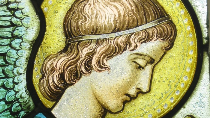 Engel mit Heiligenschein und Schriftrolle