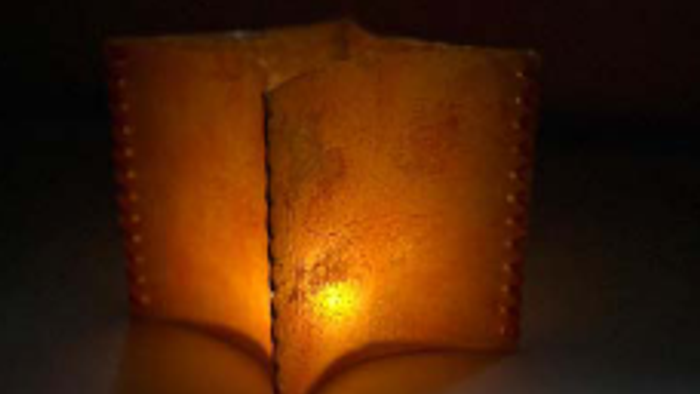 Kirche im Kerzenschein