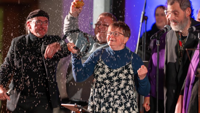 Der inklusive Bethel-Chor wird bei der Weihnachtstour von einer prominent besetzten Live-Band begleitet.