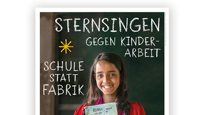 Schülerin hält Buch in der Schule, Plakat für Sternsingen