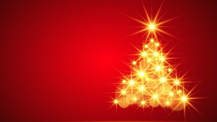 Ein leuchtender Weihnachtsbaum vor einem roten Hintergrund