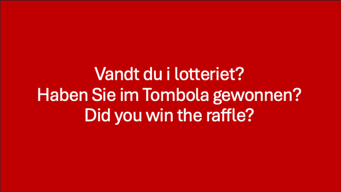 Billedet viser en rød baggrund med hvid tekst, der spørger, om nogen har vundet i lotteriet, på tre sprog.