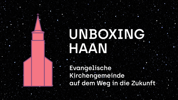 Bild zeigt pinkes Kirchengebäude vor schwarzem Sternenhintergrund mit Text 