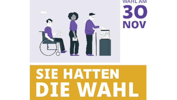 Das Bild zeigt drei Personen, eine davon im Rollstuhl, mit einem Datum und deutschem Text.