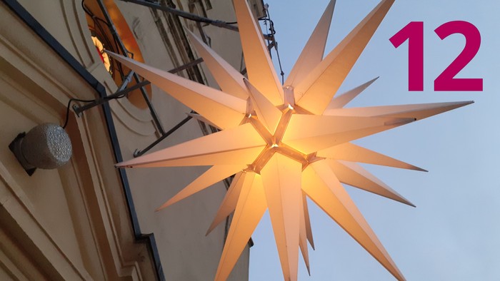 Herrnhuter Stern an der Dorfkirche Stülpe