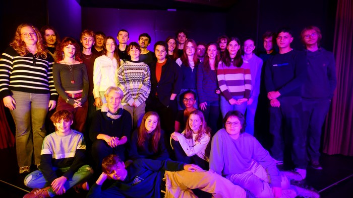 Jugendliche und junge Erwachsene der Theatergruppen Ensemble KUNSTSPIEL und Einsteiger KUNSTSPIEL der evangelischen Andreas-Kirchengemeinde unter der Leitung der Theaterpädagogin Peggy Langhans.