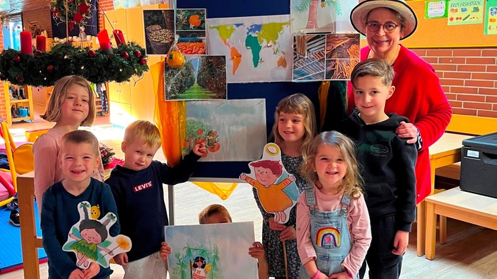 Die Kinder des Paul-Gerhardt-Kindergartens in Boelerheide sind in dieser Adventszeit – zusammen mit Einrichtungsleiterin Susanne vom Ort – den Weihnachtsdüften auf der Spur.