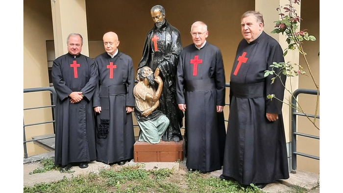Pater Respondek mit seinen Kamillianer-Brüdern