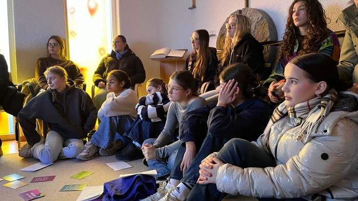 Schülerinnen der Mädchenrealschule St. Josef zu Besuch im Hospiz Louise de Marillac in Hanau